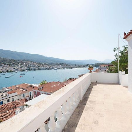 Traditional House Under The Clock Tower With Sweet View Poros Town Exterior photo