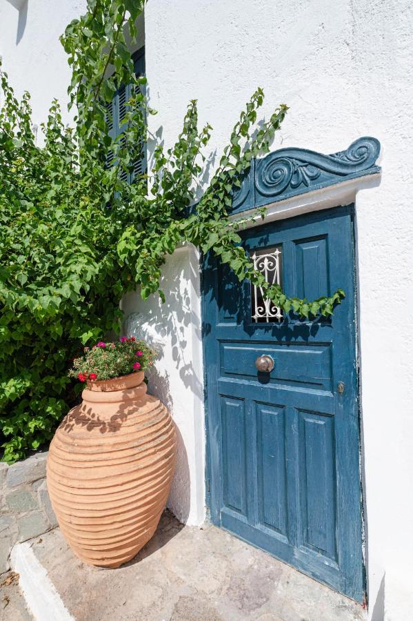 Traditional House Under The Clock Tower With Sweet View Poros Town Exterior photo