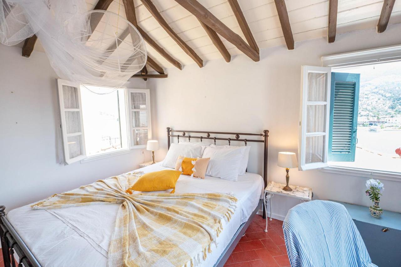 Traditional House Under The Clock Tower With Sweet View Poros Town Exterior photo