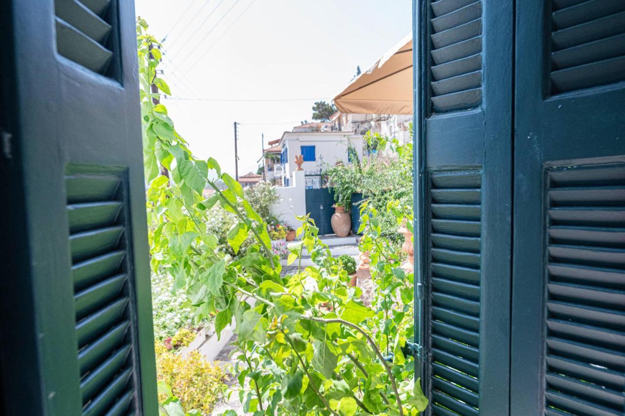 Traditional House Under The Clock Tower With Sweet View Poros Town Exterior photo