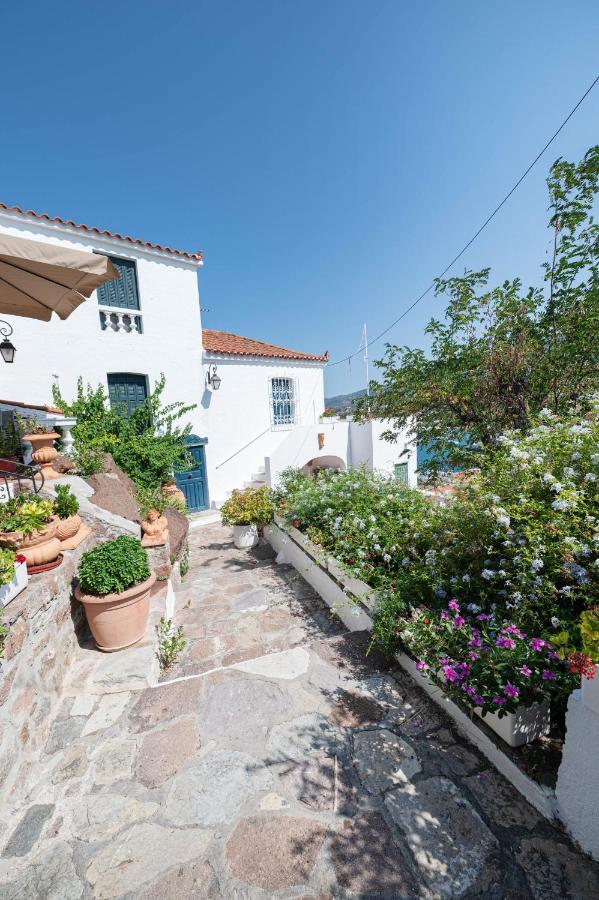 Traditional House Under The Clock Tower With Sweet View Poros Town Exterior photo