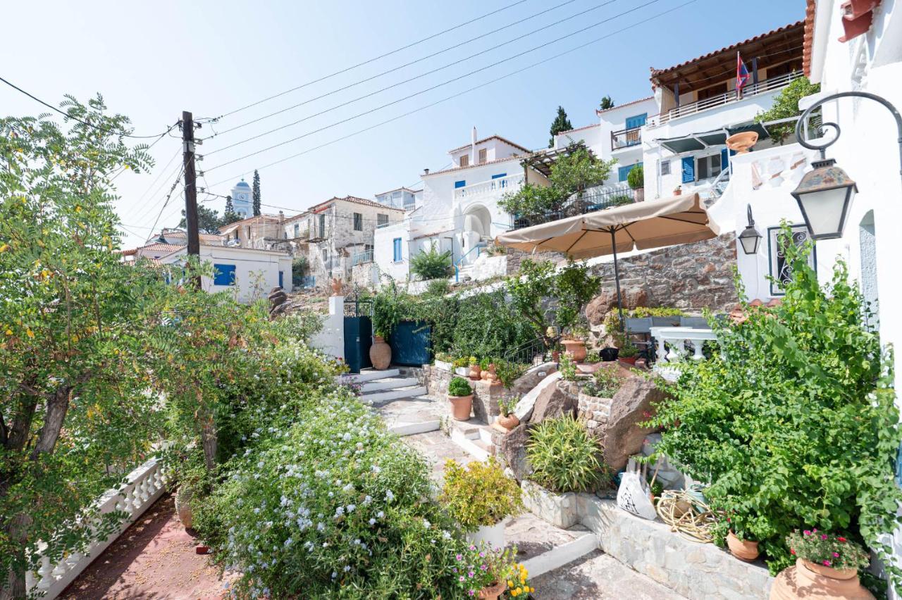 Traditional House Under The Clock Tower With Sweet View Poros Town Exterior photo