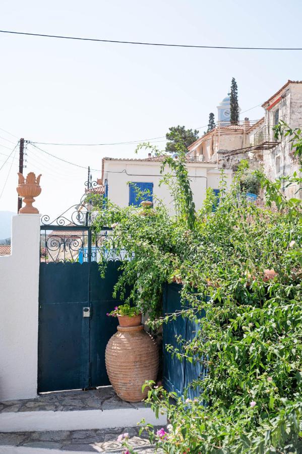 Traditional House Under The Clock Tower With Sweet View Poros Town Exterior photo